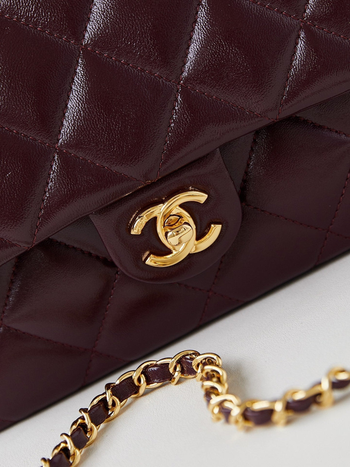 CHANEL FLAP BAG WITH TOP HANDLE 25 IN WINE RED OIL-WAX LAMBSKIN GOLD HARDWARE