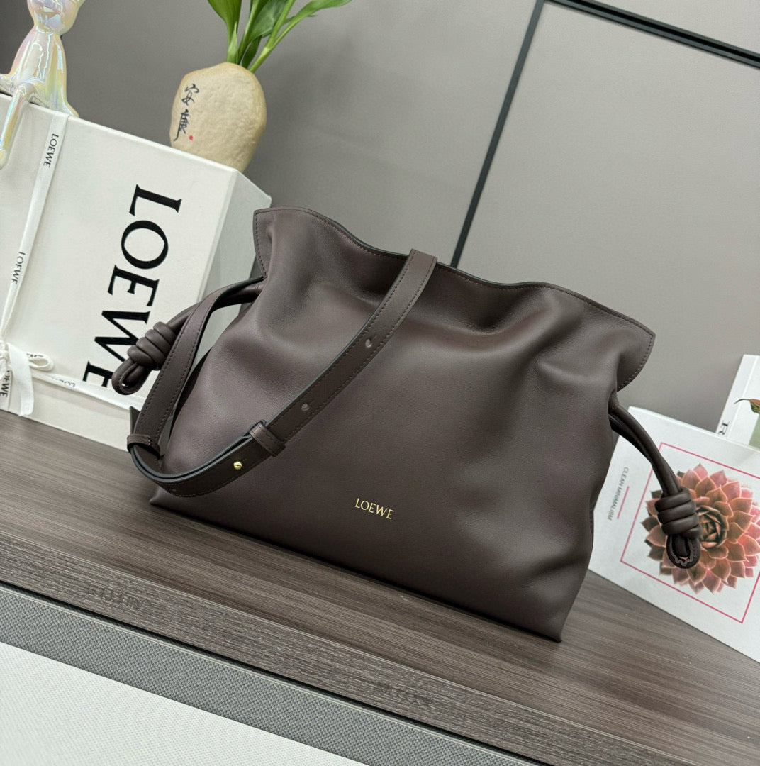 LOE 30 FLAMENCO PURSE BUCKET IN CHESTNUT BROWN CALFSKIN