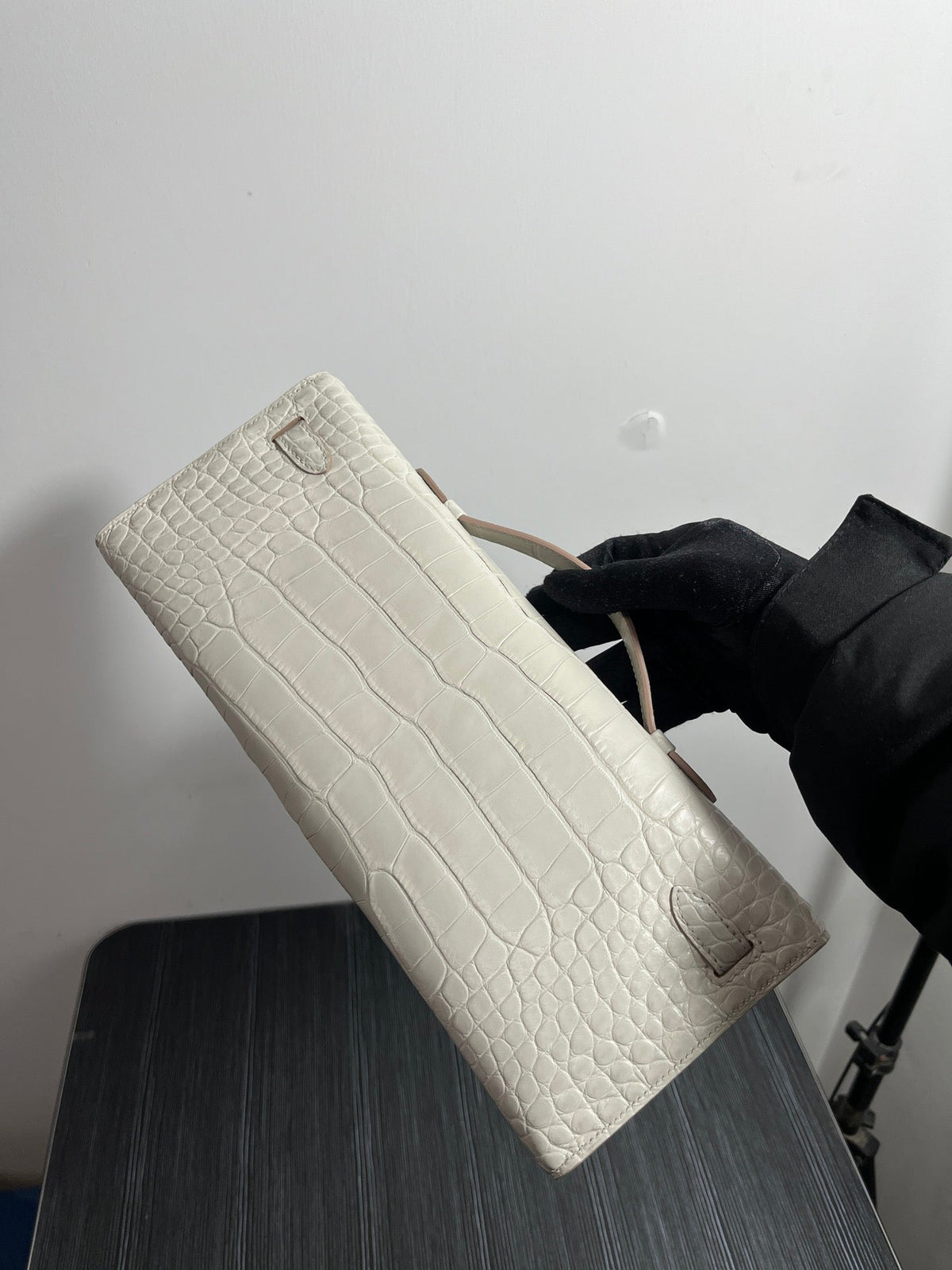 HERMES KELLY CUT 31 IN WHITE SHINNY ALLIGATOR LEATHER WITH GOLD HARDWARE