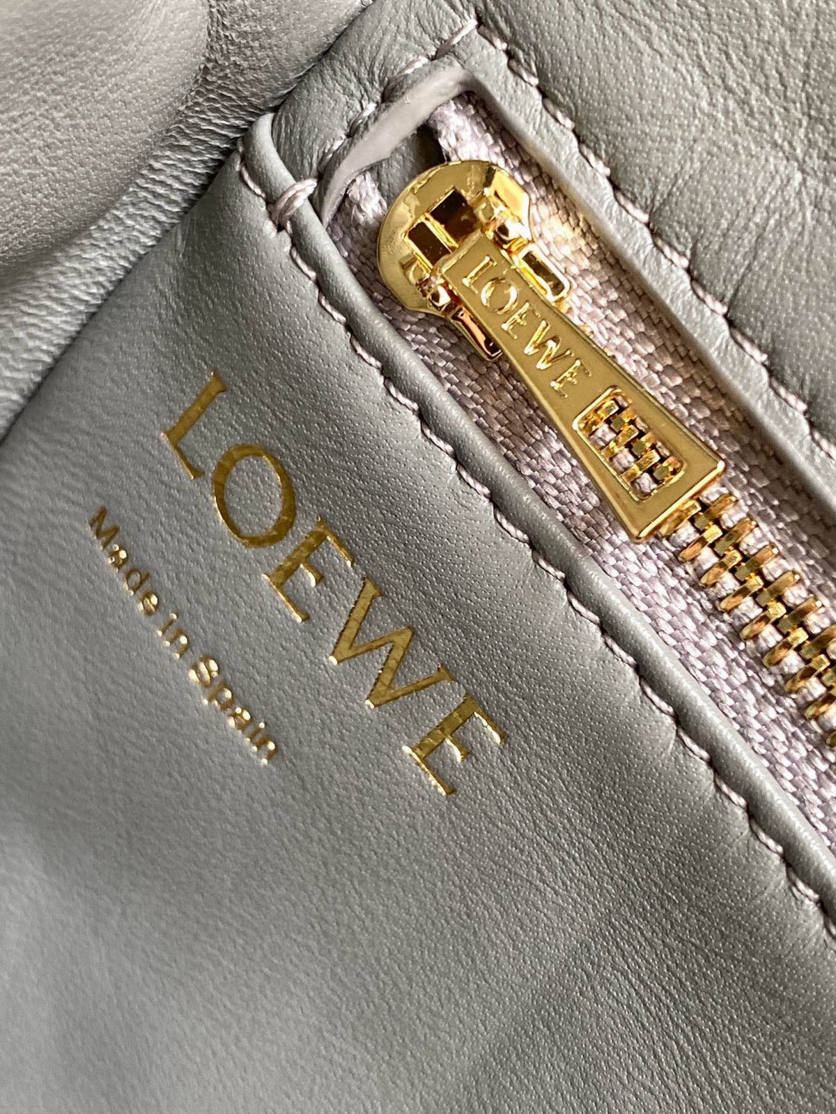 LOEWE 25S PUFFER GOYA BAG 20 IN LIGHT GRAY NAPPA LAMBSKIN