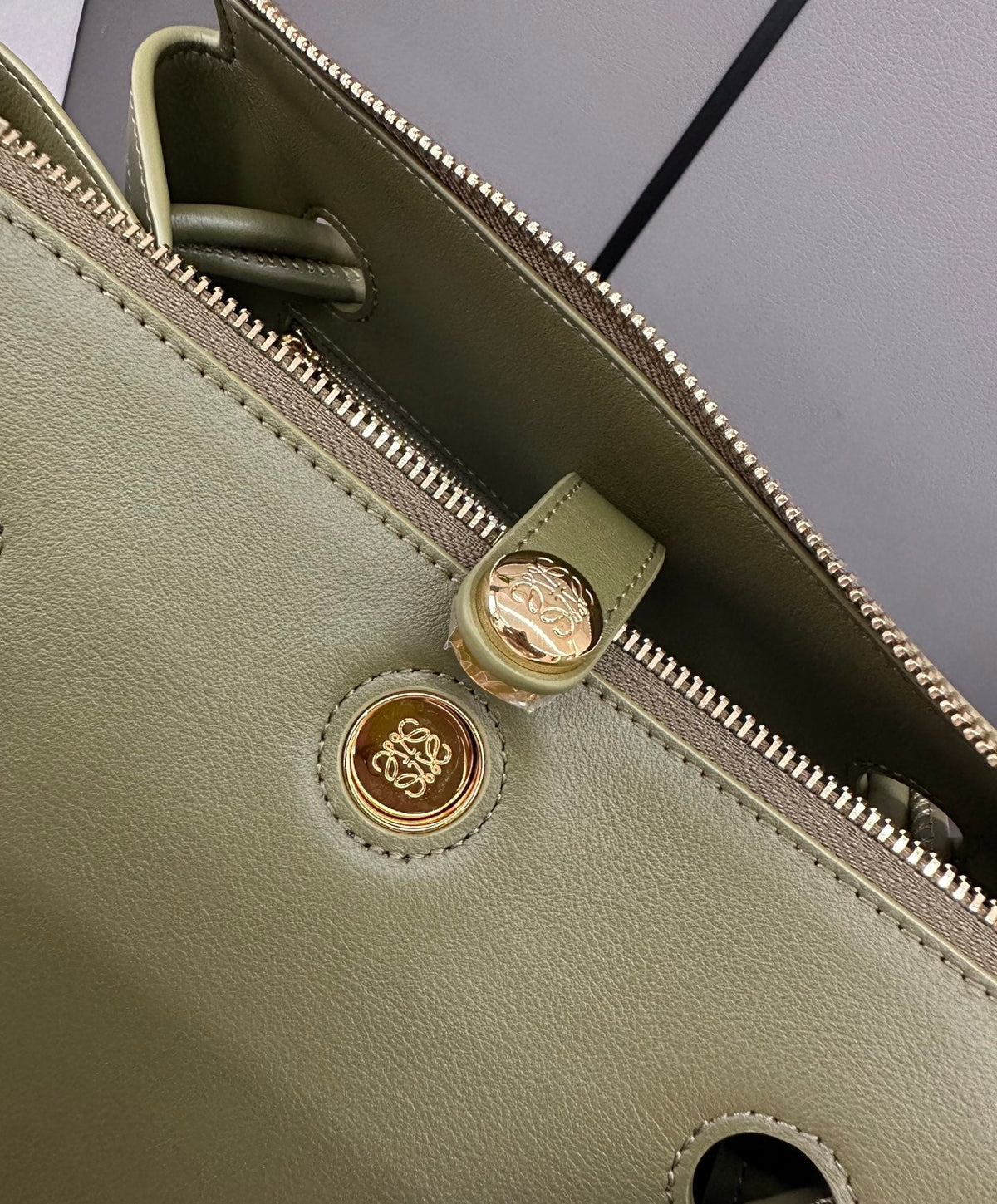 LOEWE 25S MEDIUM MADRID BAG 23 IN OLIVE GREEN CALFSKIN GOLD HARDWARE