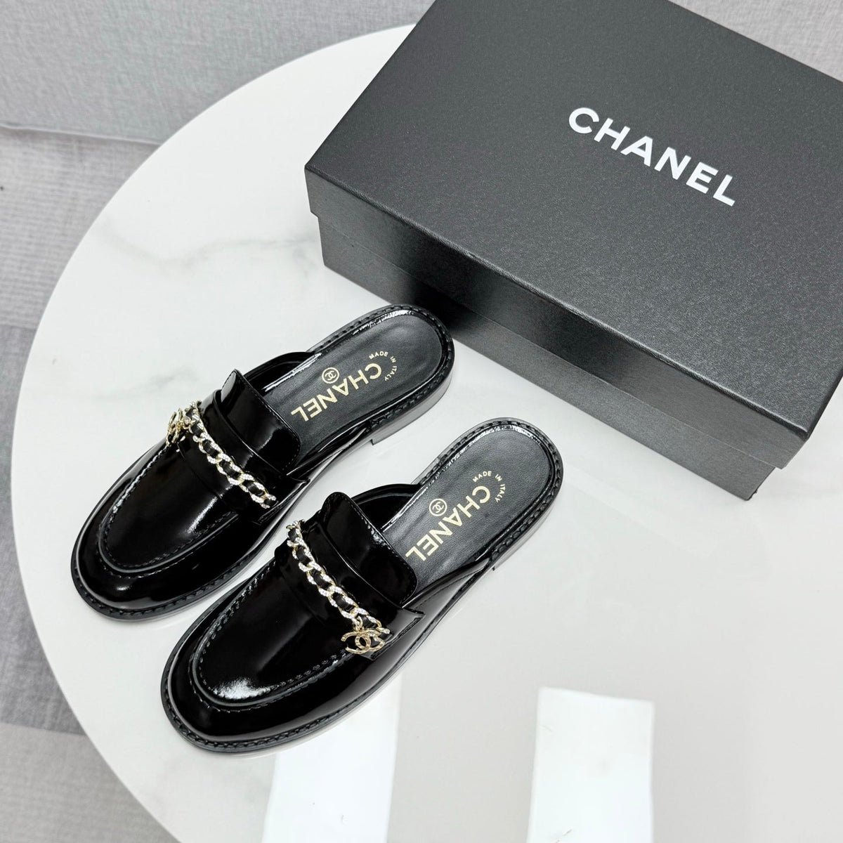 CHANEL FLAT MULE 25S IN BLACK CALFSKIN STYLE 4