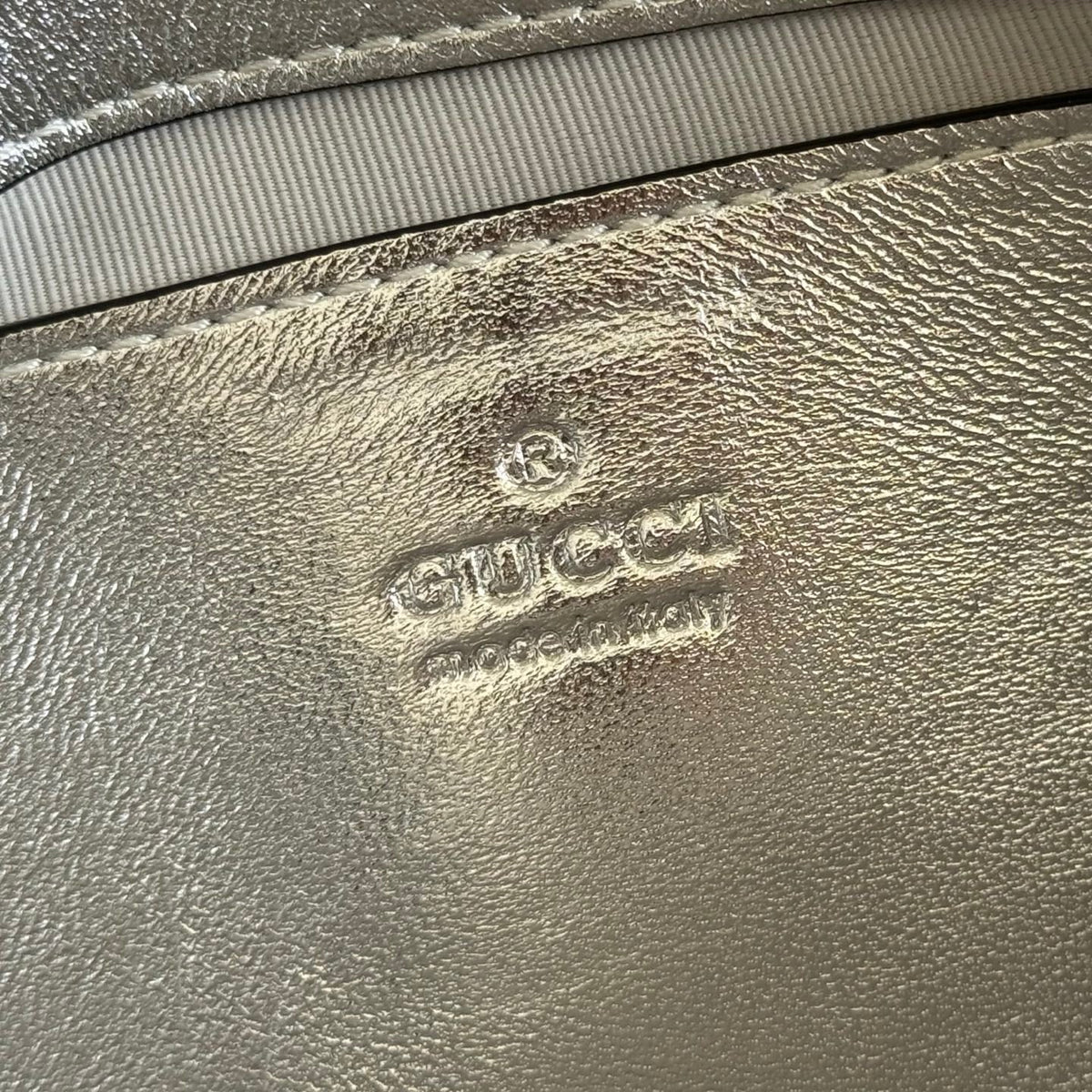 GUCCI 26S  MARMONT BAG 22 IN SILVER LAMBSKIN