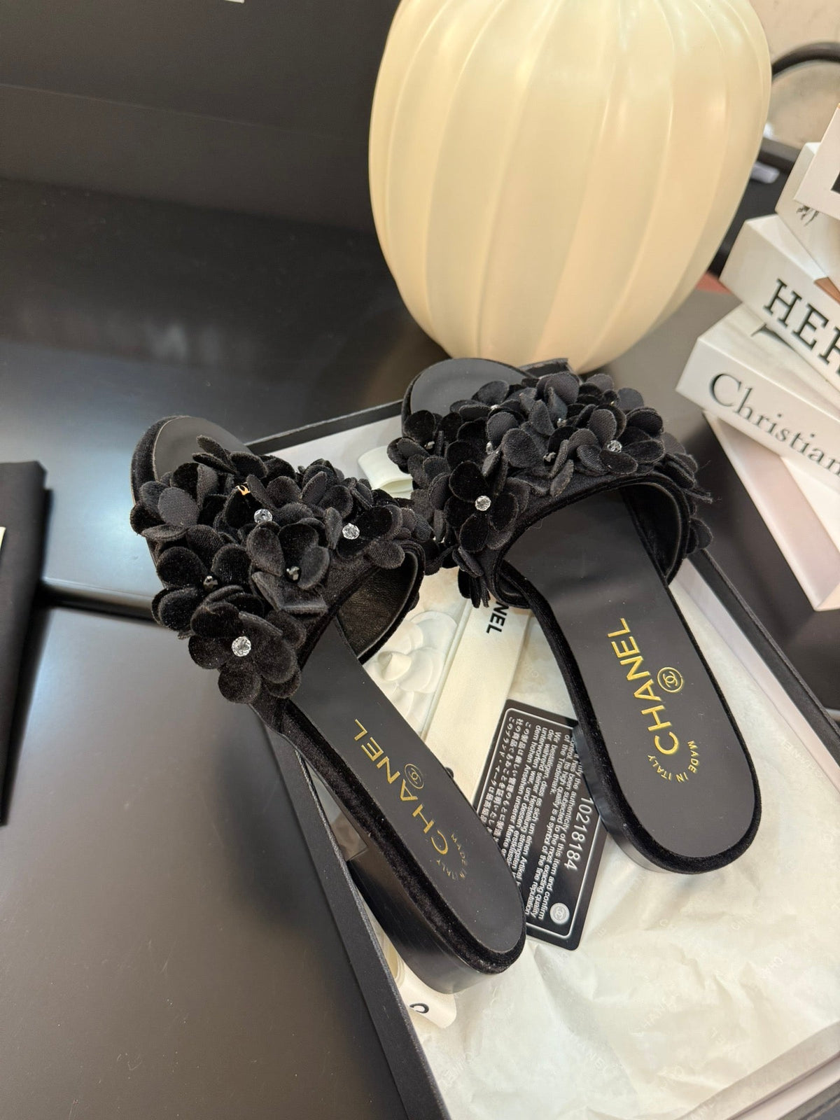 CHANEL FLAT MULE 15 MM IN BLACK VELVET