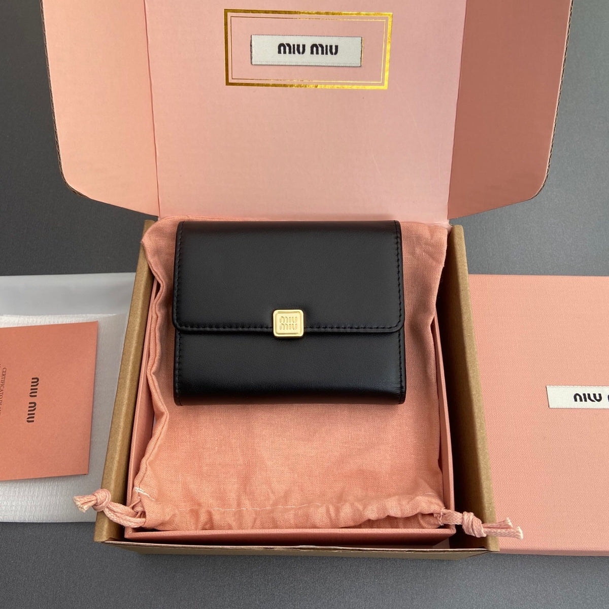 WALLET 12 IN BLACK SMOOTH CALFSKIN GOLD HARDWARE