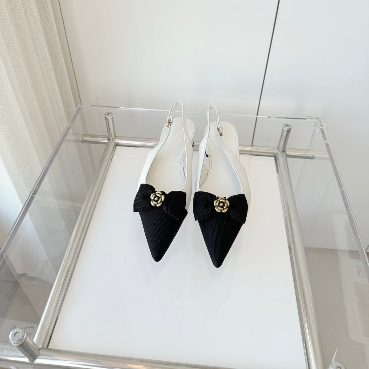 CHANEL SLINGBACKS 18 MM IN WHITE CALFSKIN MIX BLACK CANVAS