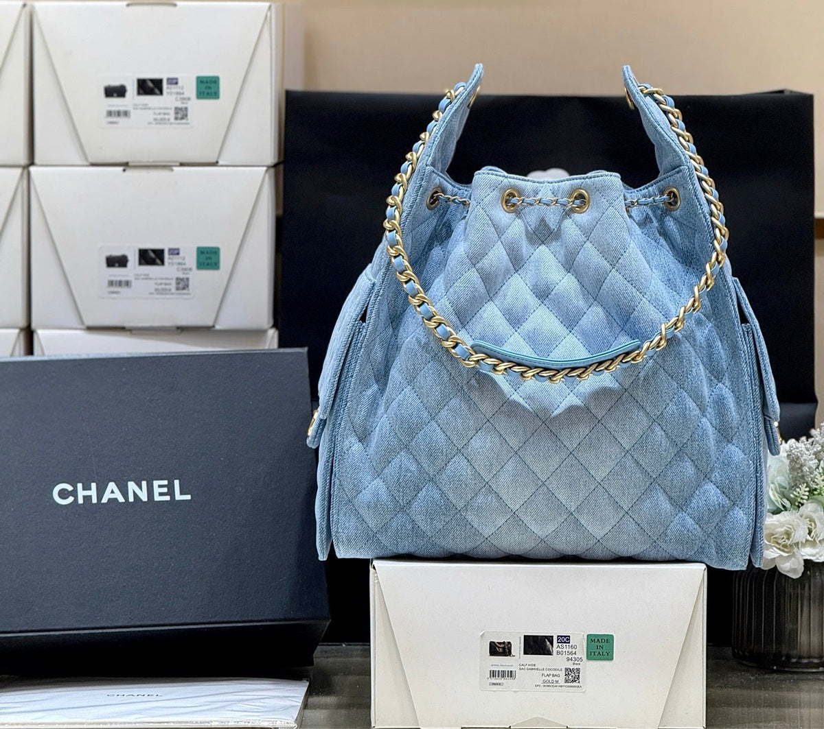 CHANEL 25 HANDBAG 40 IN BLUE DENIM GOLD HARDWARE